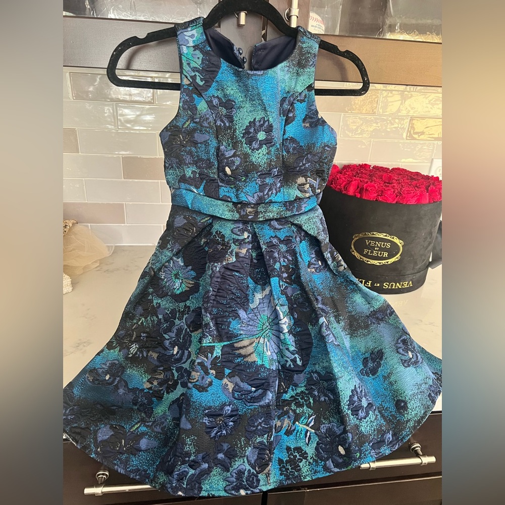 Special occasion Dress size 7 only worn ones